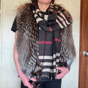 💯 Authentic Burberry Wool scarf